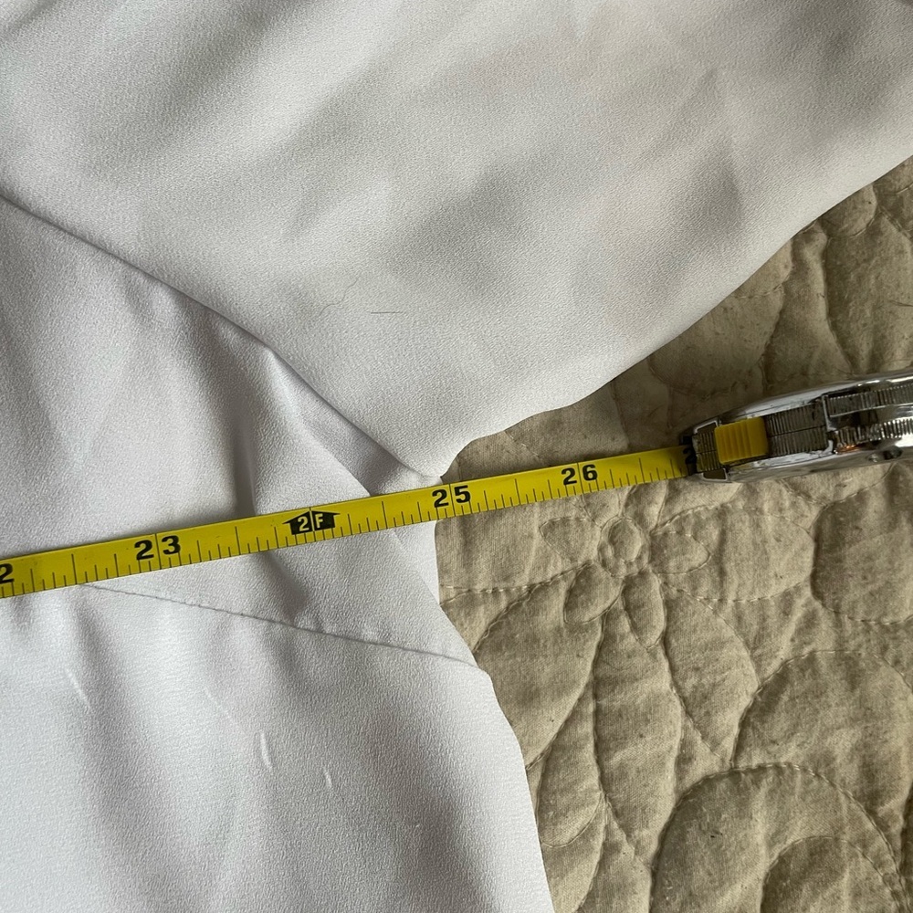 Torrid 4 (SZ 26 W) Flowy Breezy Crisp White W/Pockets Covered Buttons Blouse - Picture 7 of 9